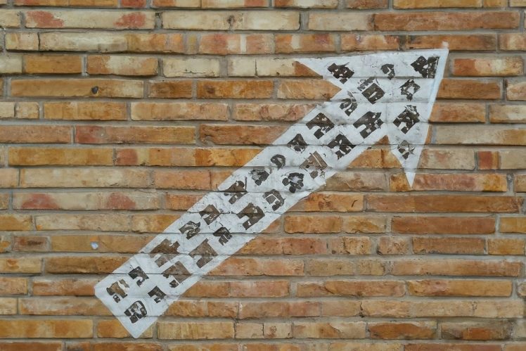 shutterstock_AI-arrow-pointing-upward-on-wall-748x499.jpg